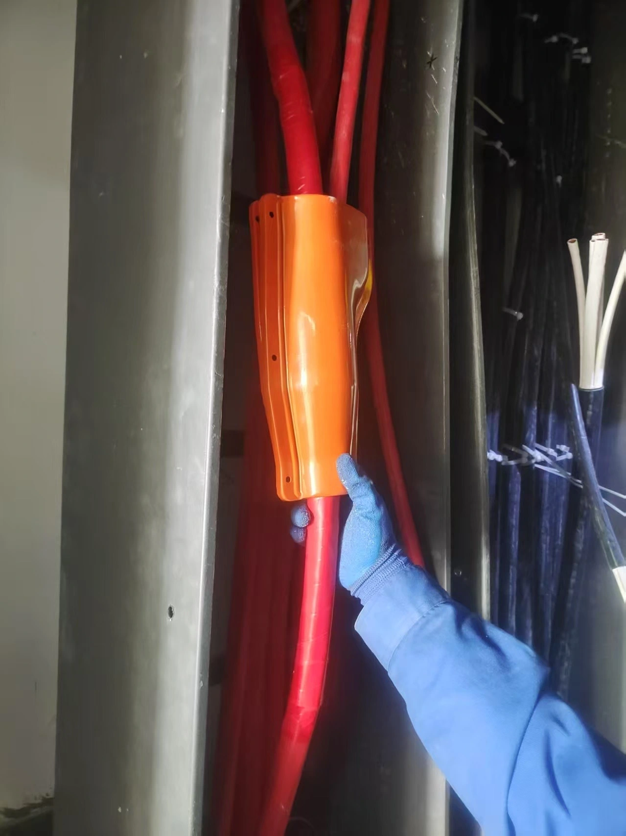 Straight-Through Cable Joints With Connectors